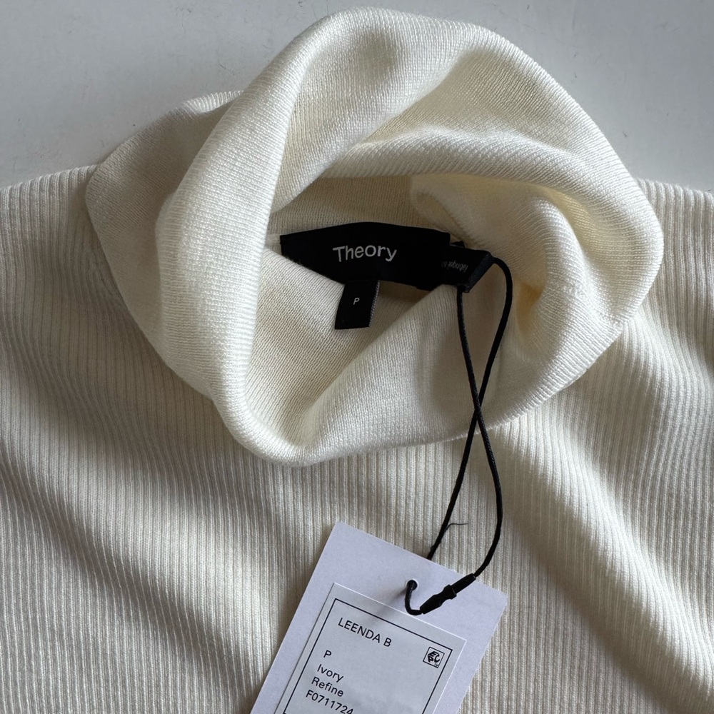 Theory Leenda Short-sleeve Turtleneck - Picture 9 of 11